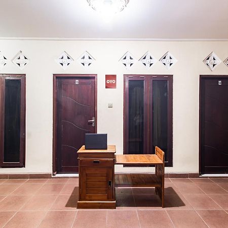 Отель Oyo Life 93504 Kost Krisna Temukus Экстерьер фото