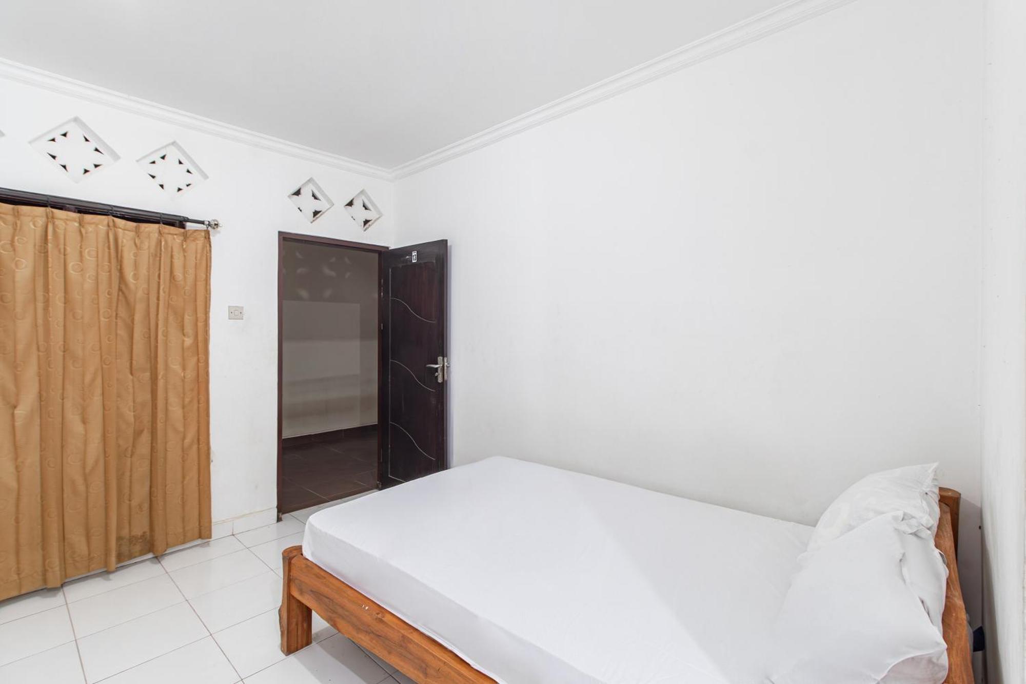 Отель Oyo Life 93504 Kost Krisna Temukus Экстерьер фото