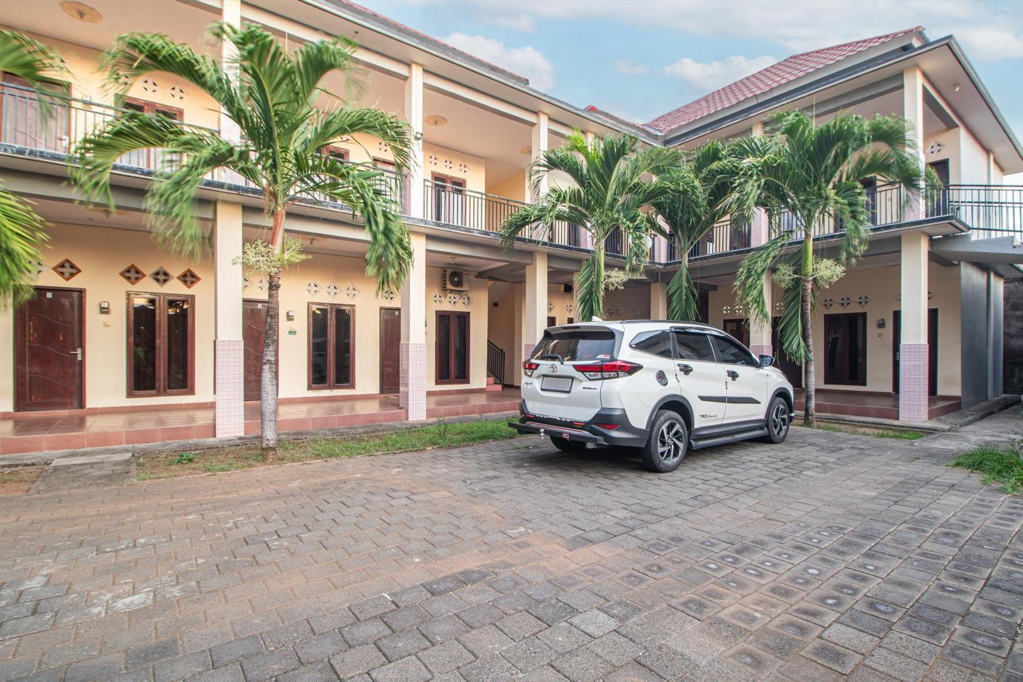 Отель Oyo Life 93504 Kost Krisna Temukus Экстерьер фото