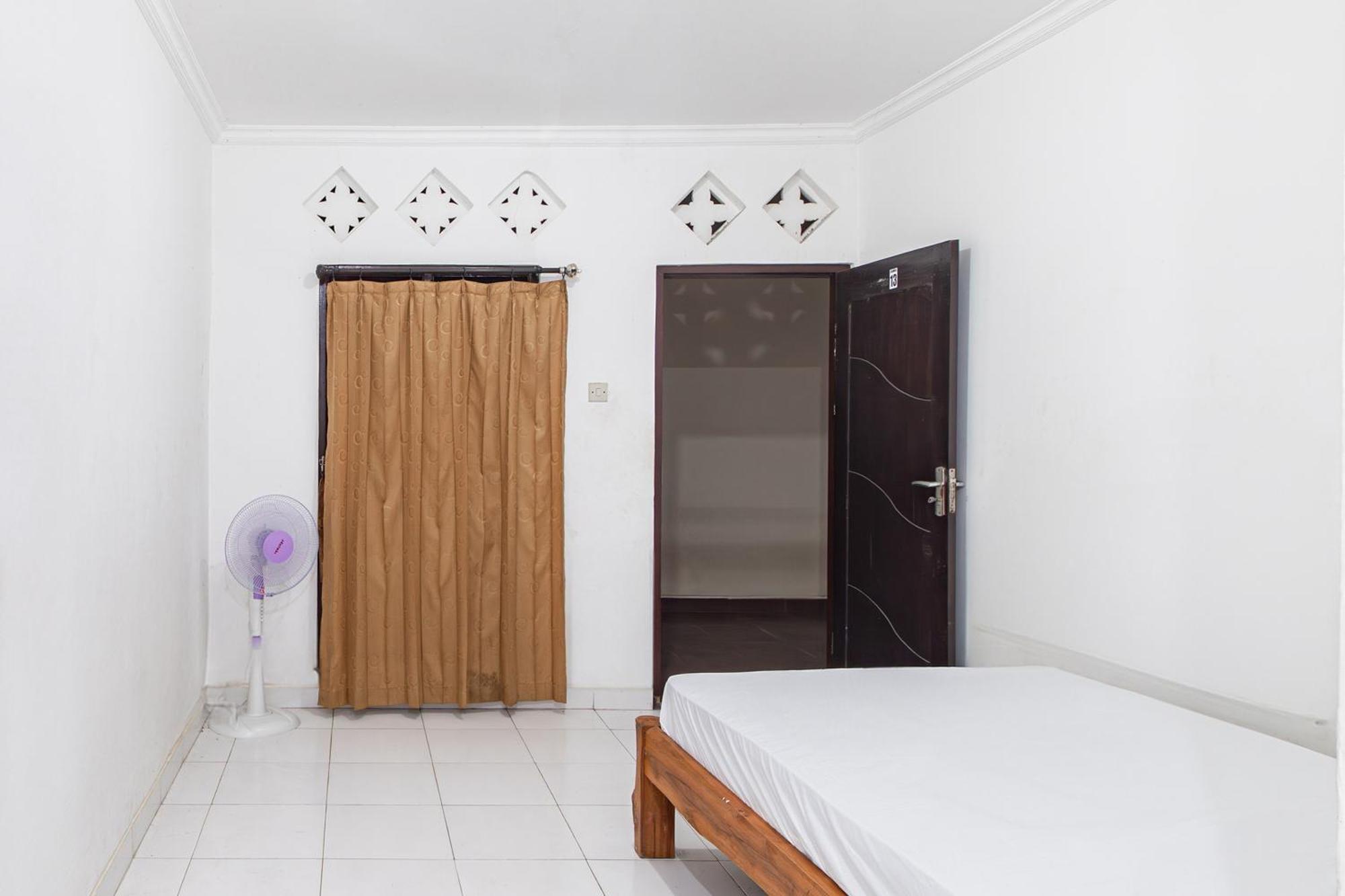 Отель Oyo Life 93504 Kost Krisna Temukus Экстерьер фото