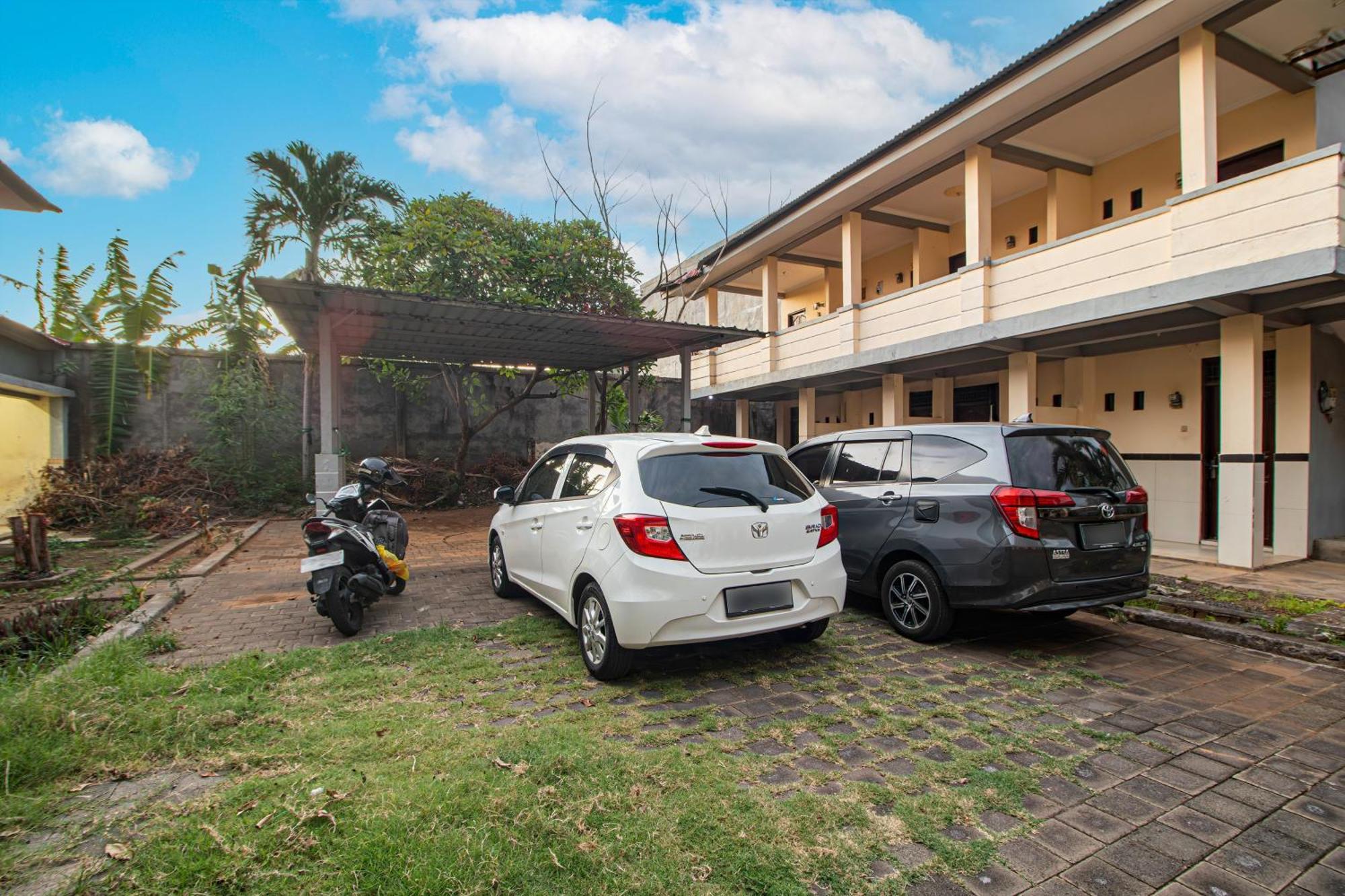 Отель Oyo Life 93504 Kost Krisna Temukus Экстерьер фото