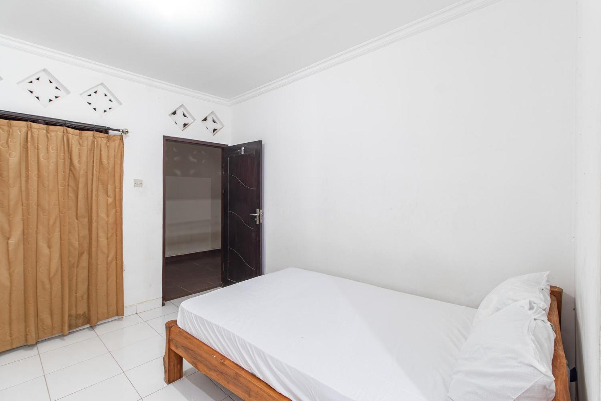 Отель Oyo Life 93504 Kost Krisna Temukus Экстерьер фото
