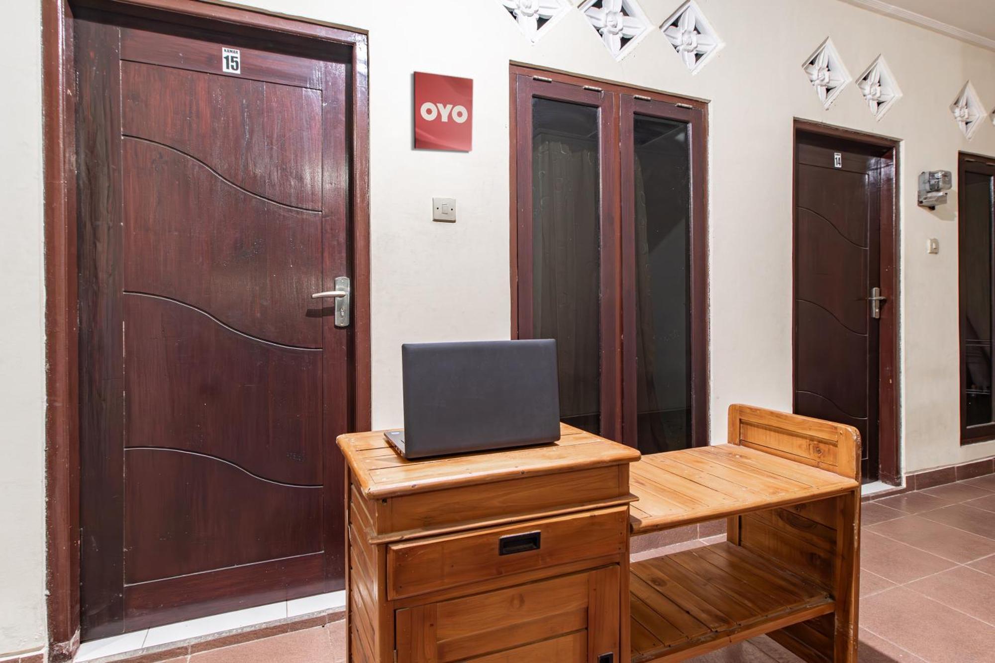 Отель Oyo Life 93504 Kost Krisna Temukus Экстерьер фото