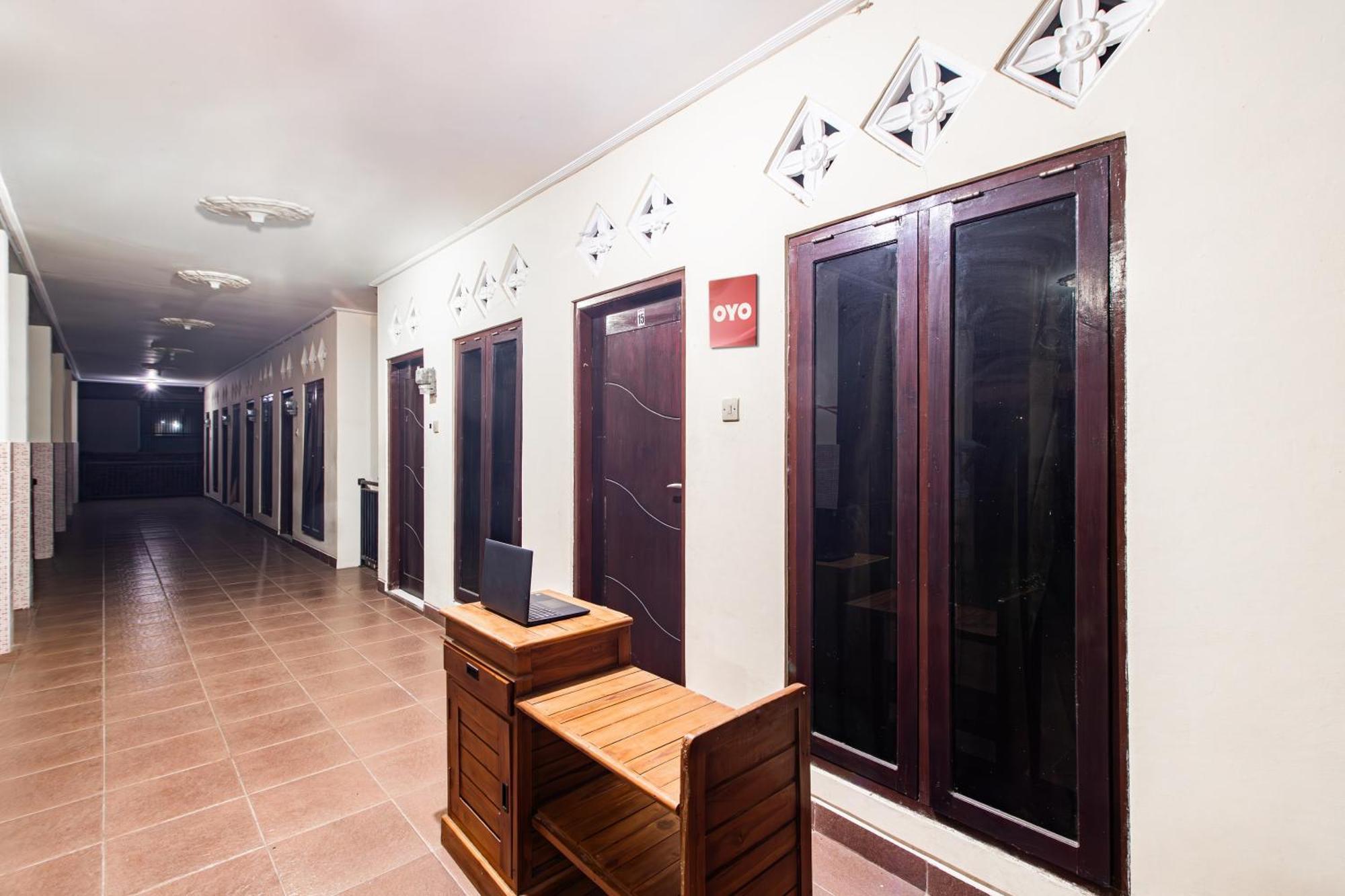 Отель Oyo Life 93504 Kost Krisna Temukus Экстерьер фото